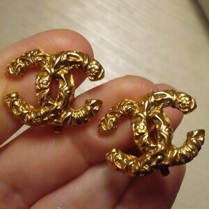 SOLD Chanel Vintage 24K Gold-Plated Clip-on Earrings